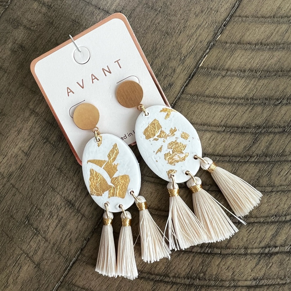 Gold flake dangles